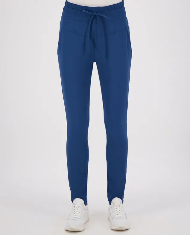 Pant Lara Travel