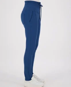 Pant Lara Travel