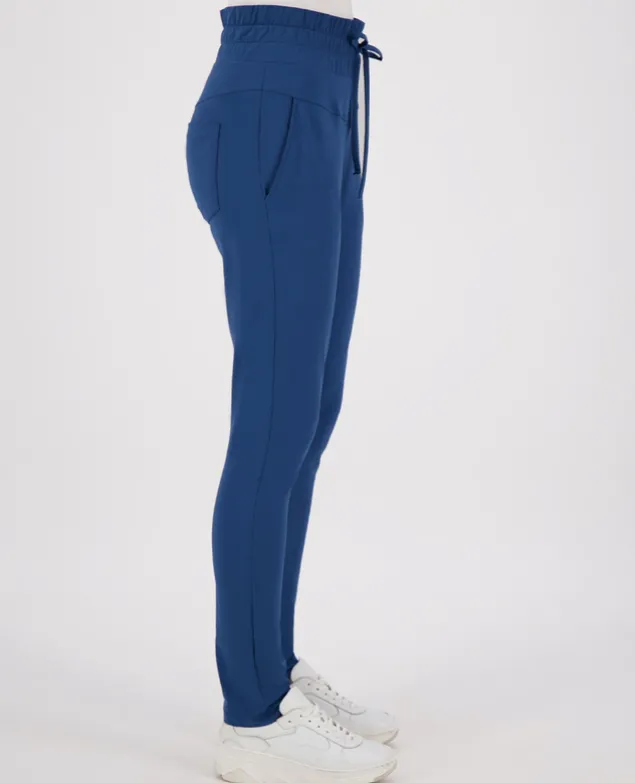 Pant Lara Travel