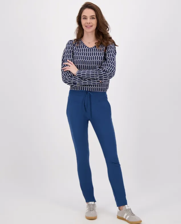 Pant Lara Travel